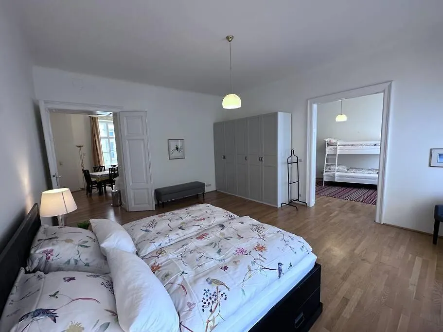 Grossraeumige Altbauwohnung Nahe Zentrum Vienna Apartment